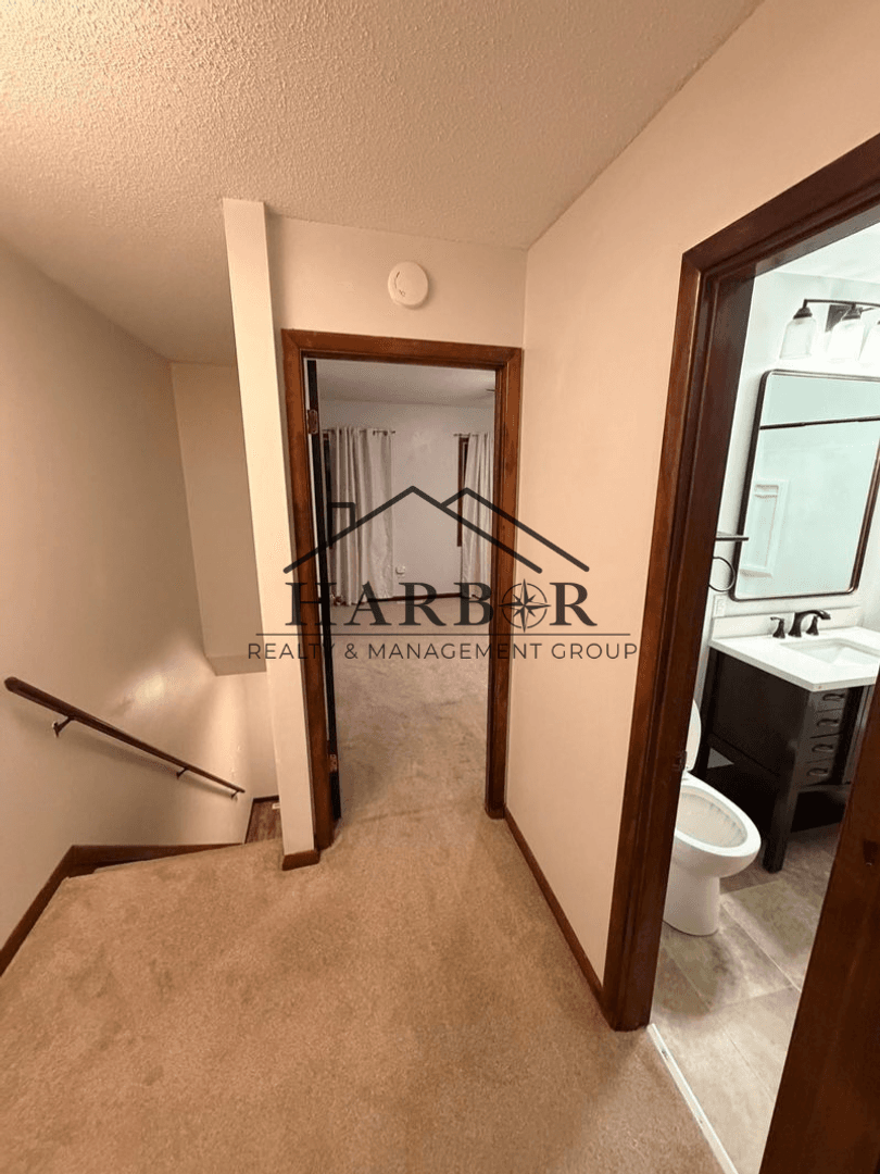 Owatonna House: 154 21st Street NW
