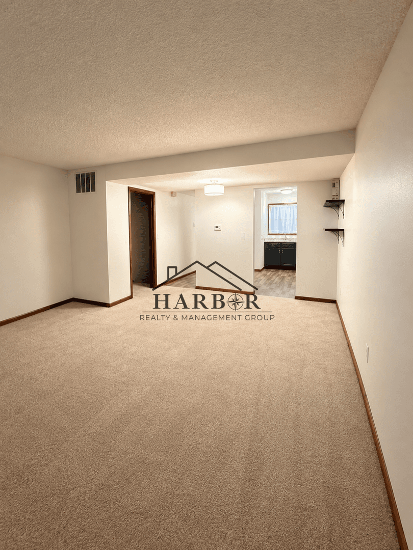 Owatonna House: 154 21st Street NW
