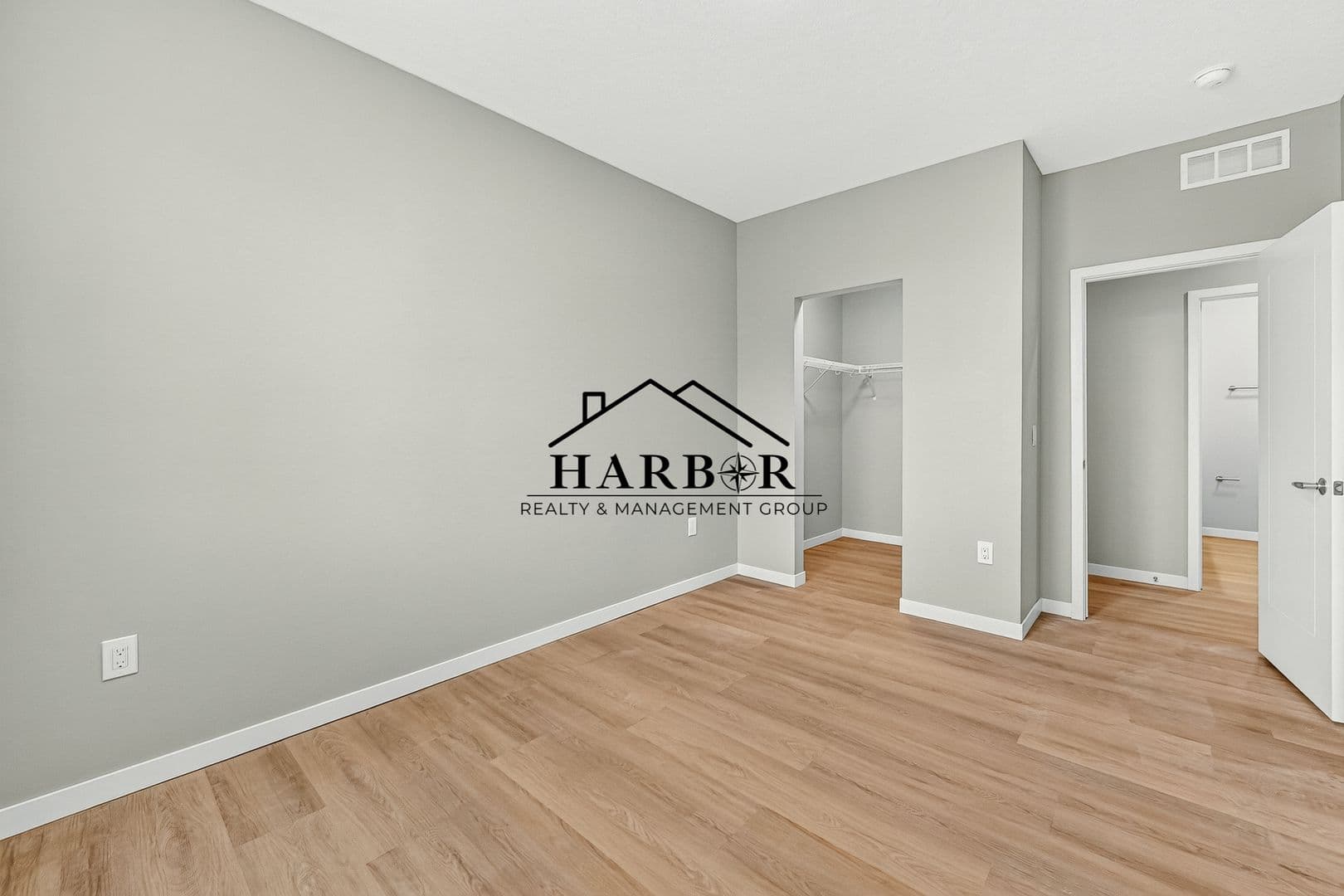 Kasson Apartment: 1401 4th Avenue Lane NE