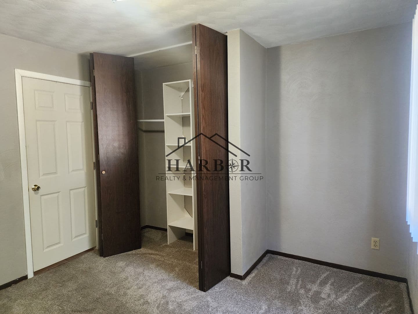 Austin Apartment: 900 14th Street NW