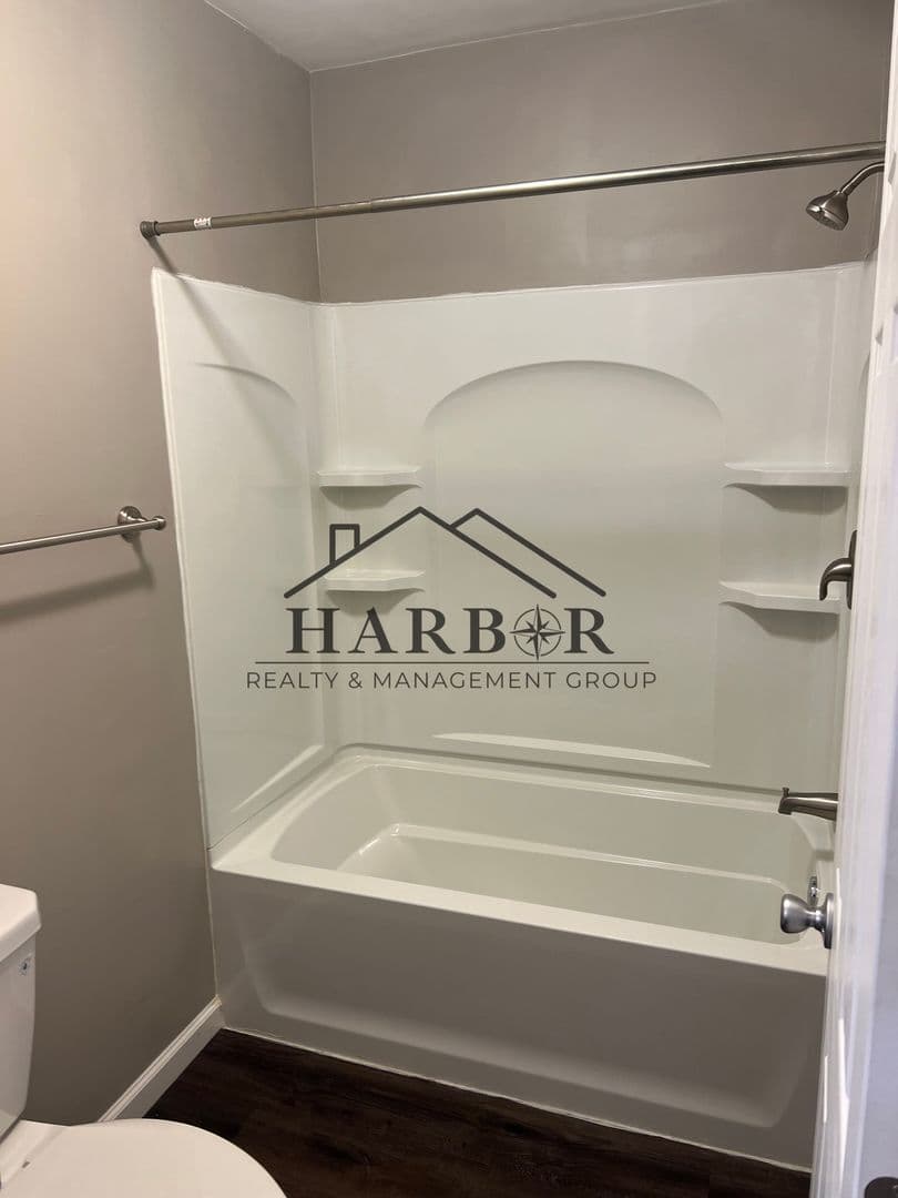Austin Apartment: 900 14th Street NW