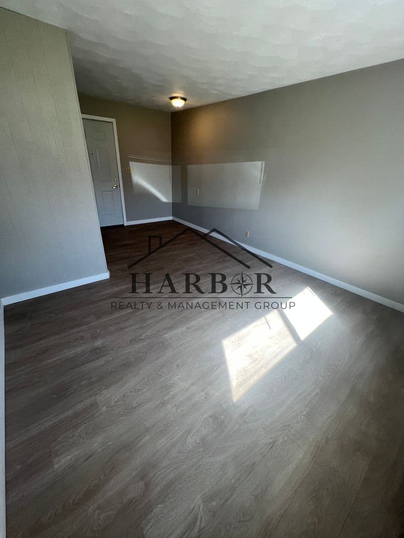 Austin Apartment: 900 14th Street NW