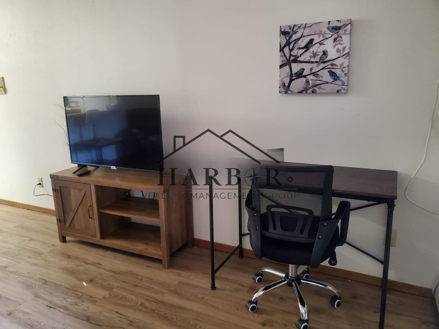 Lamberton Apartment: 200 10th Avenue East