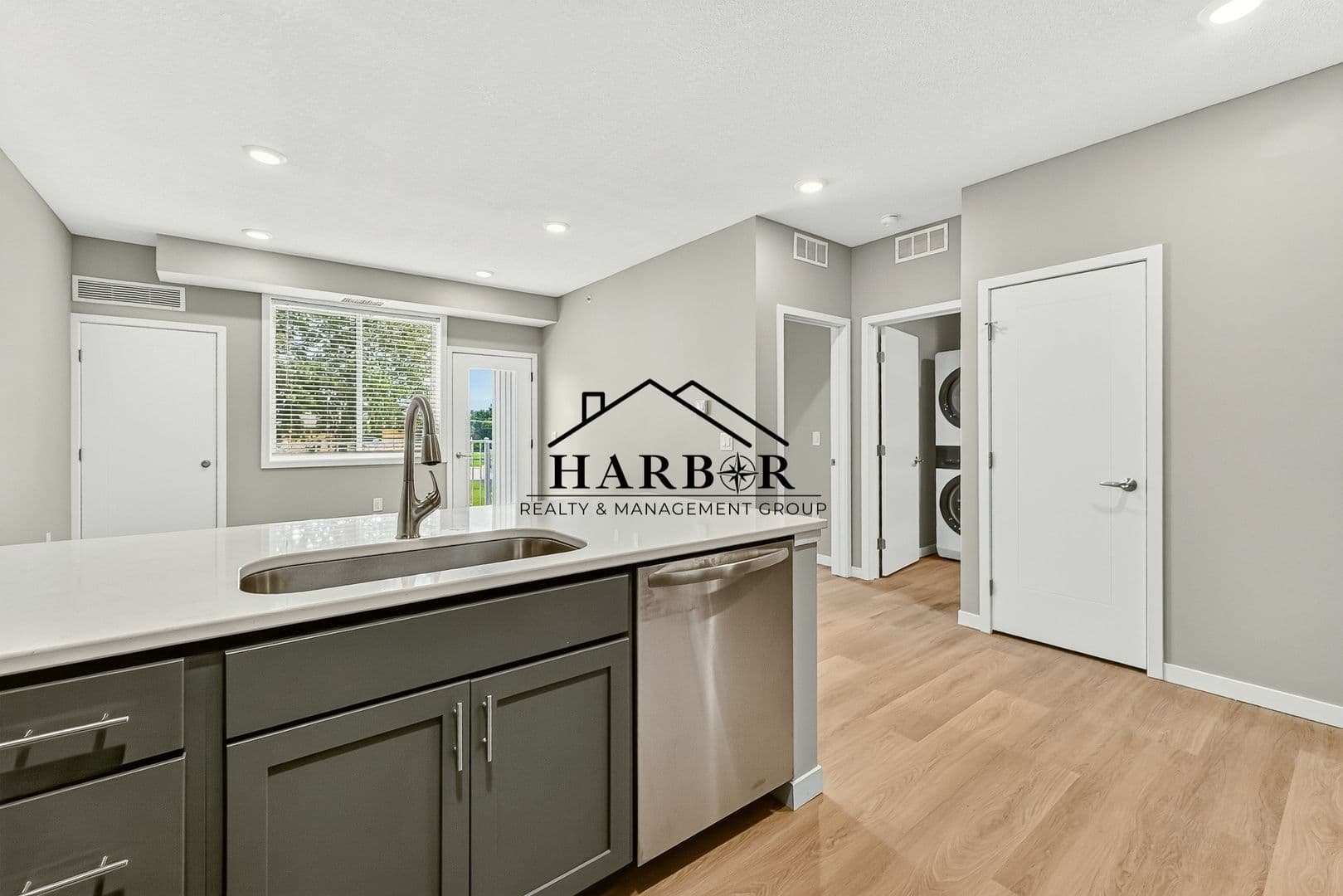 Kasson Apartment: 1401 4th Avenue Lane NE