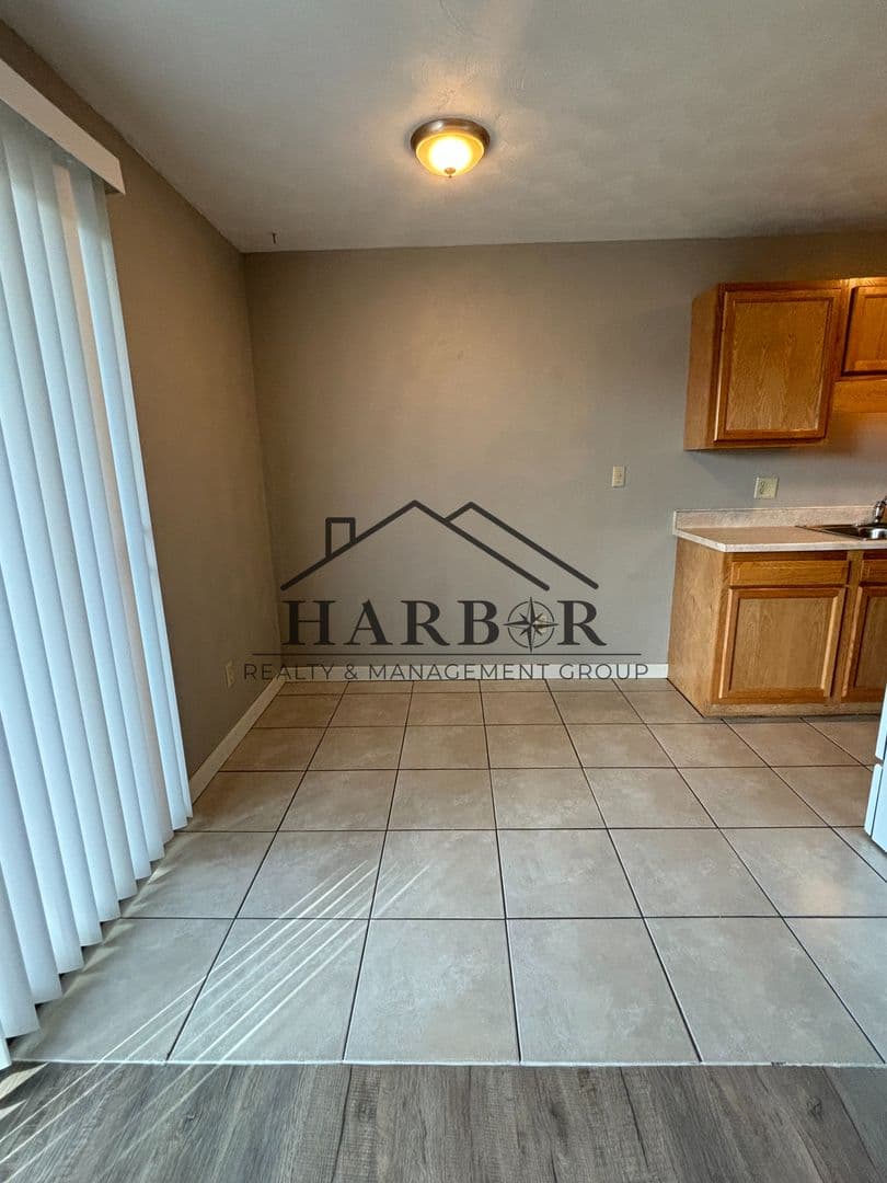 Austin Apartment: 900 14th Street NW