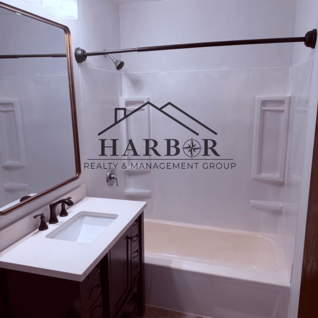 Owatonna House: 154 21st Street NW