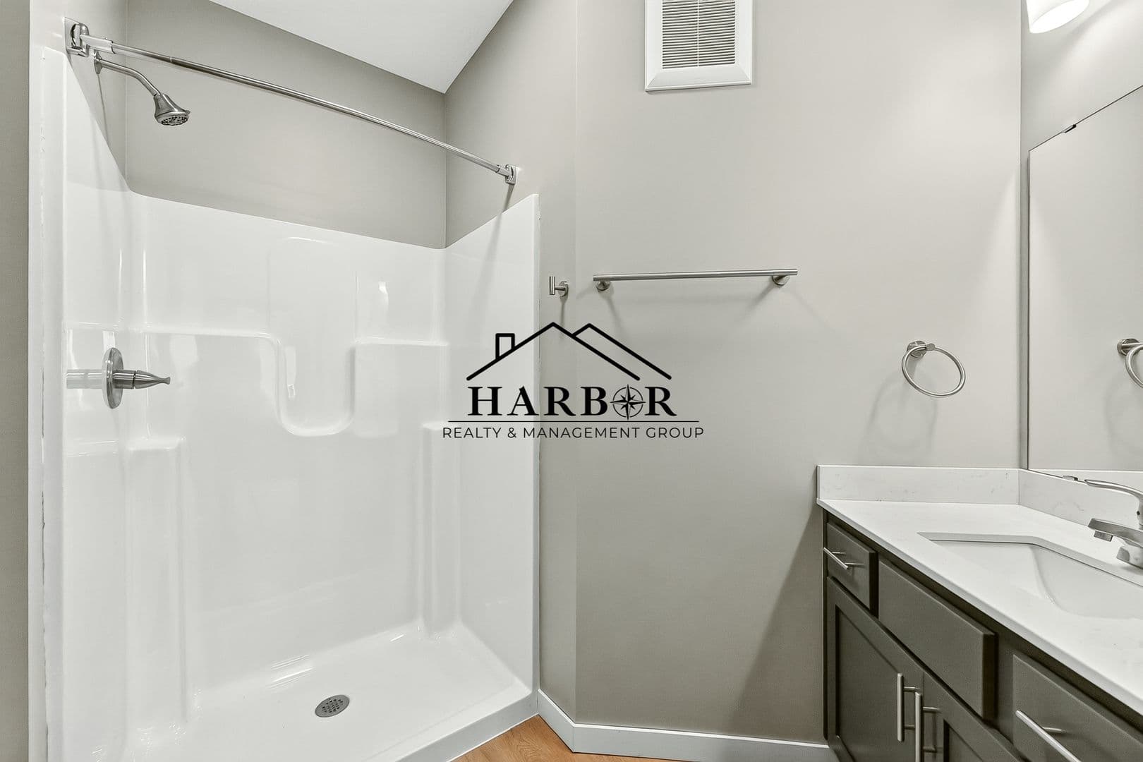 Kasson Apartment: 1401 4th Avenue Lane NE