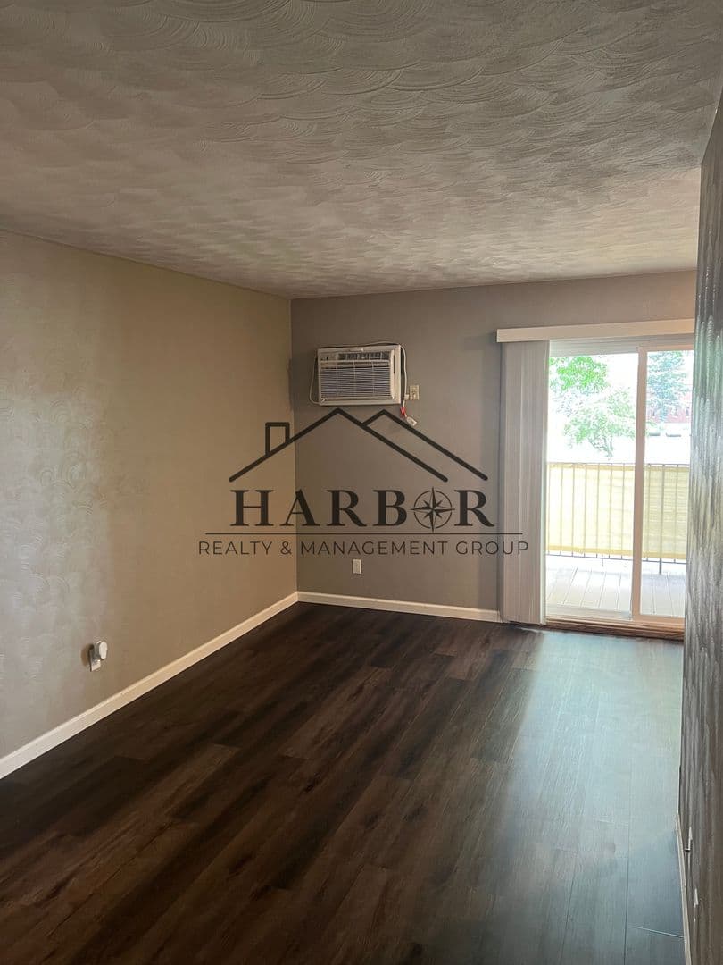 Austin Apartment: 900 14th Street NW