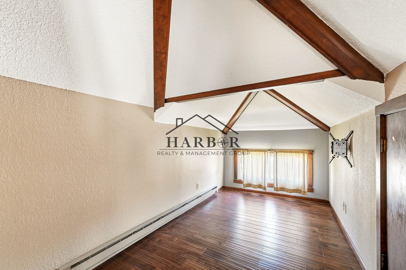 Rochester House: 228 8th Street NW