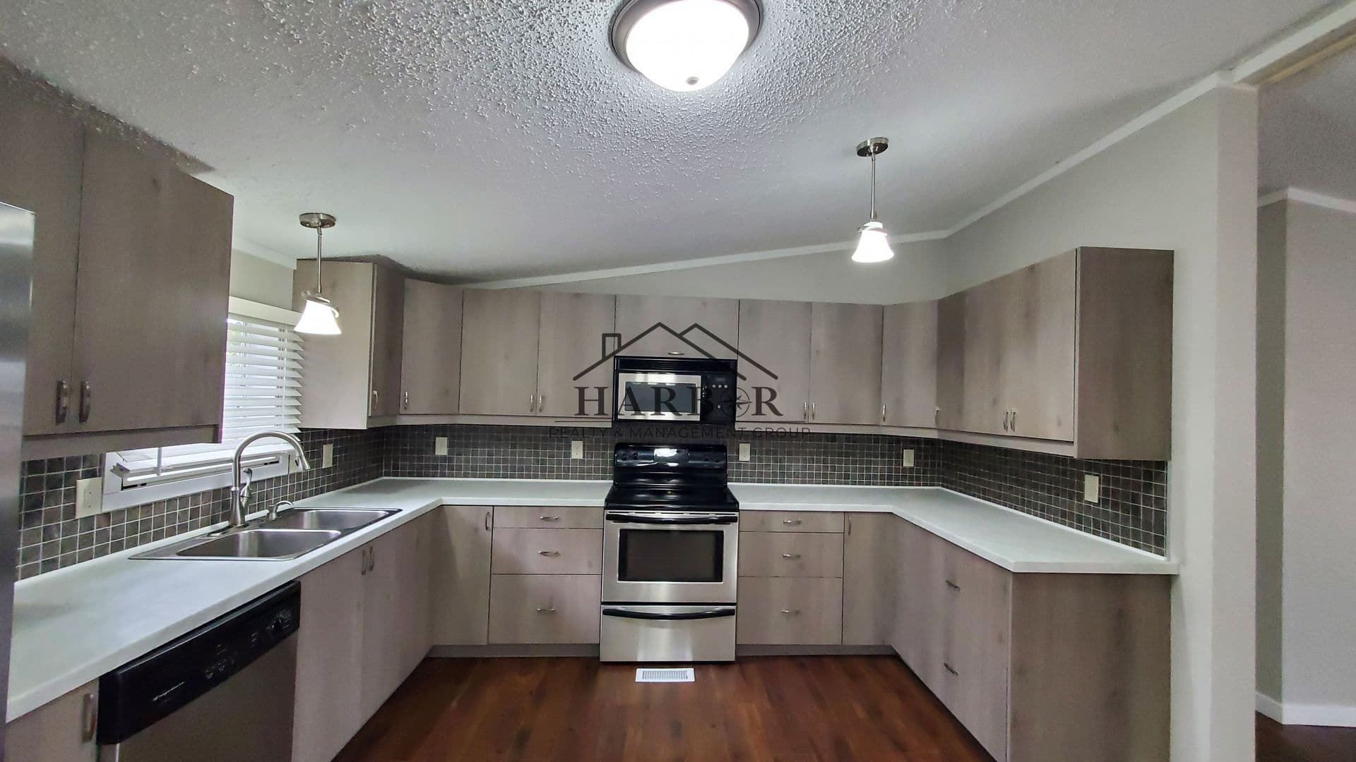 Kensington House: 23 Andreasen Drive