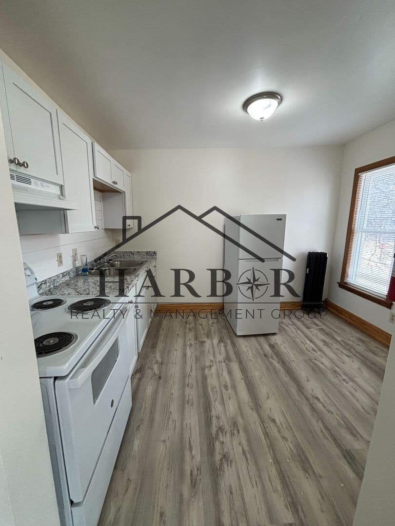 Hayfield Apartment: 24 W Main St