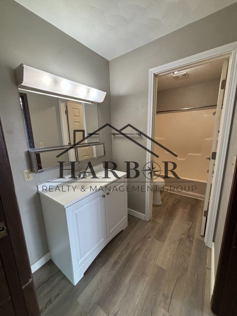 Austin Apartment: 900 14th Street NW
