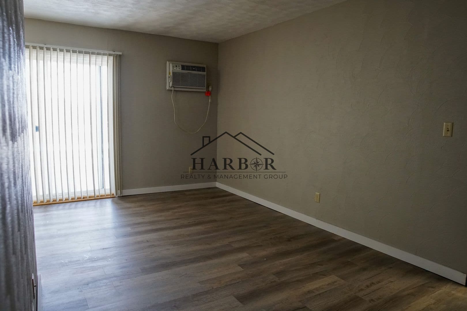 Austin Apartment: 900 14th Street NW
