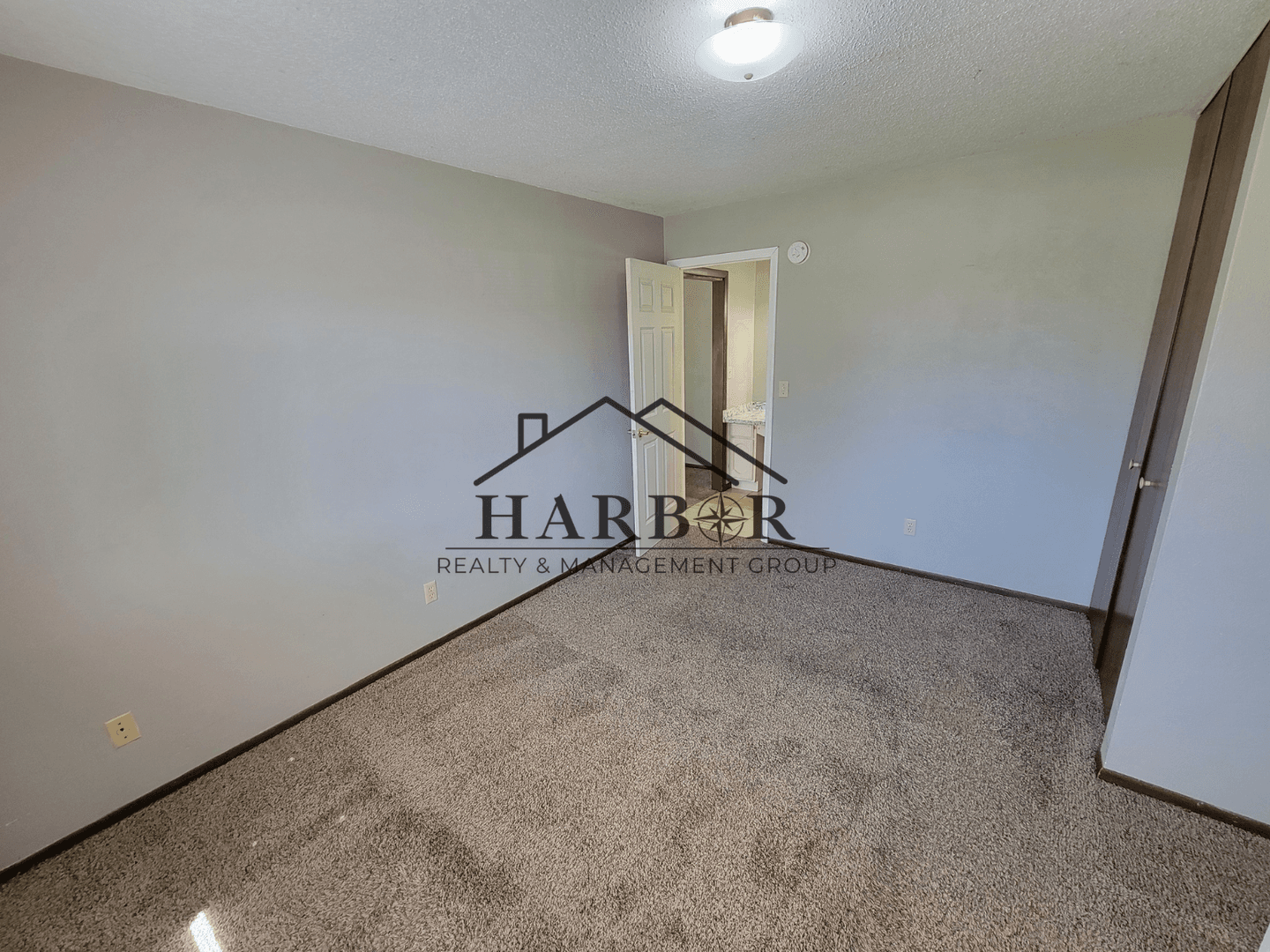 Austin Apartment: 900 14th Street NW