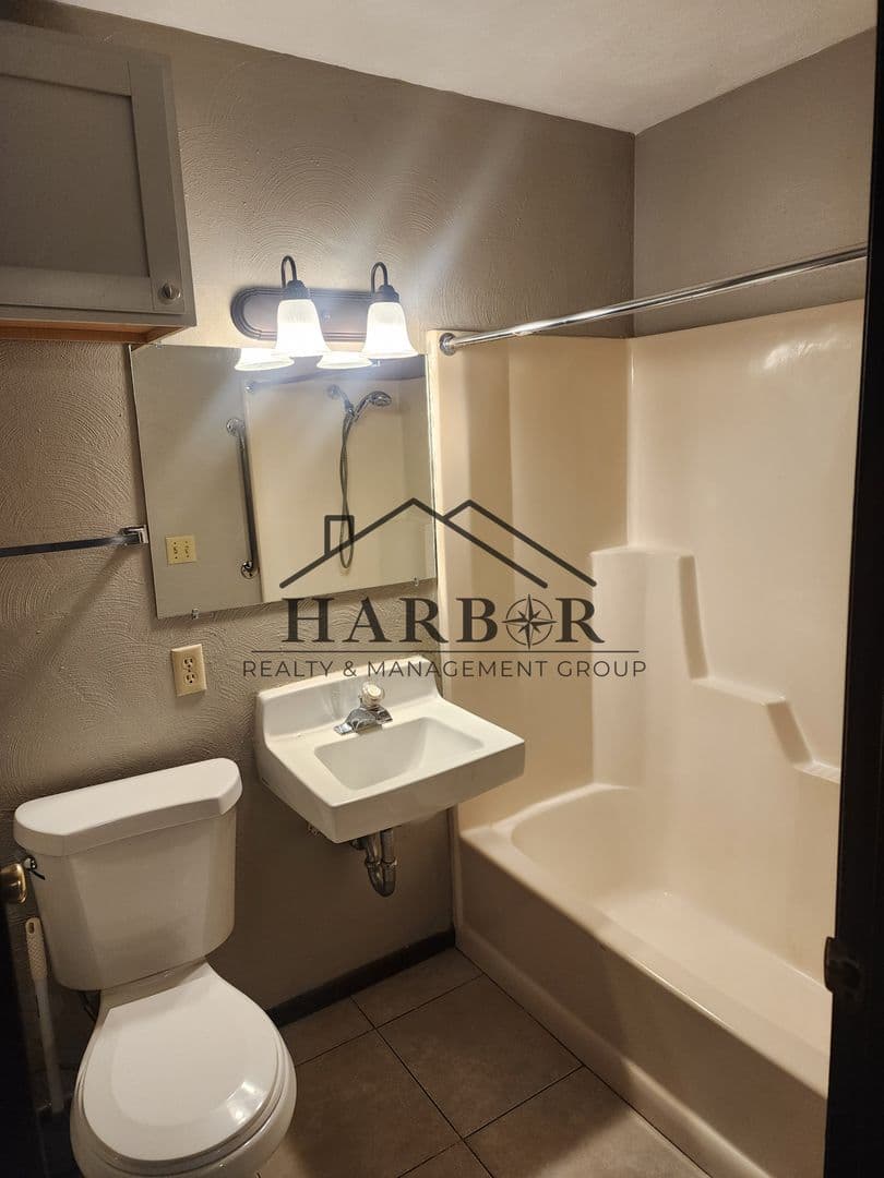 Austin Apartment: 900 14th Street NW