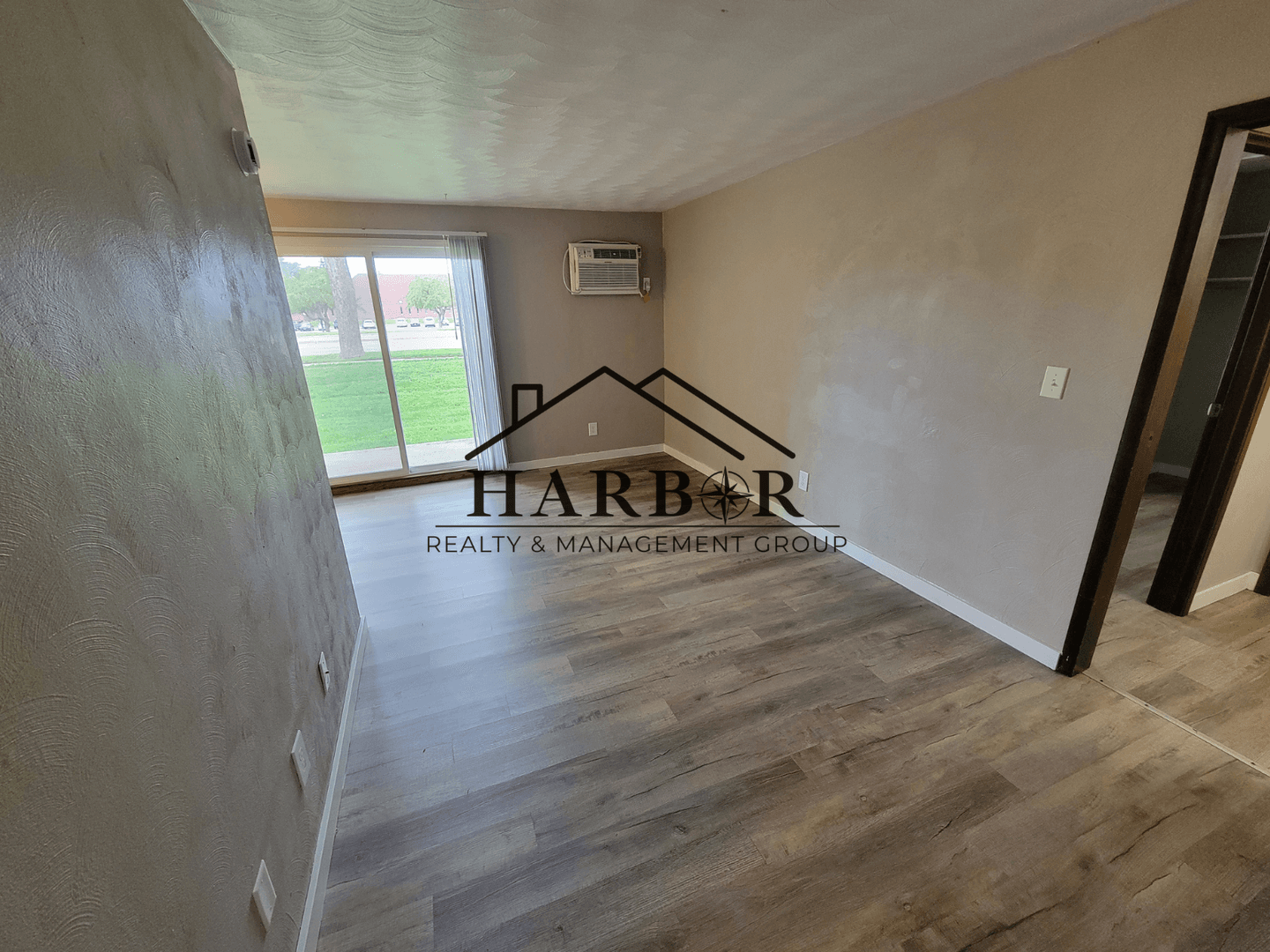 Austin Apartment: 900 14th Street NW