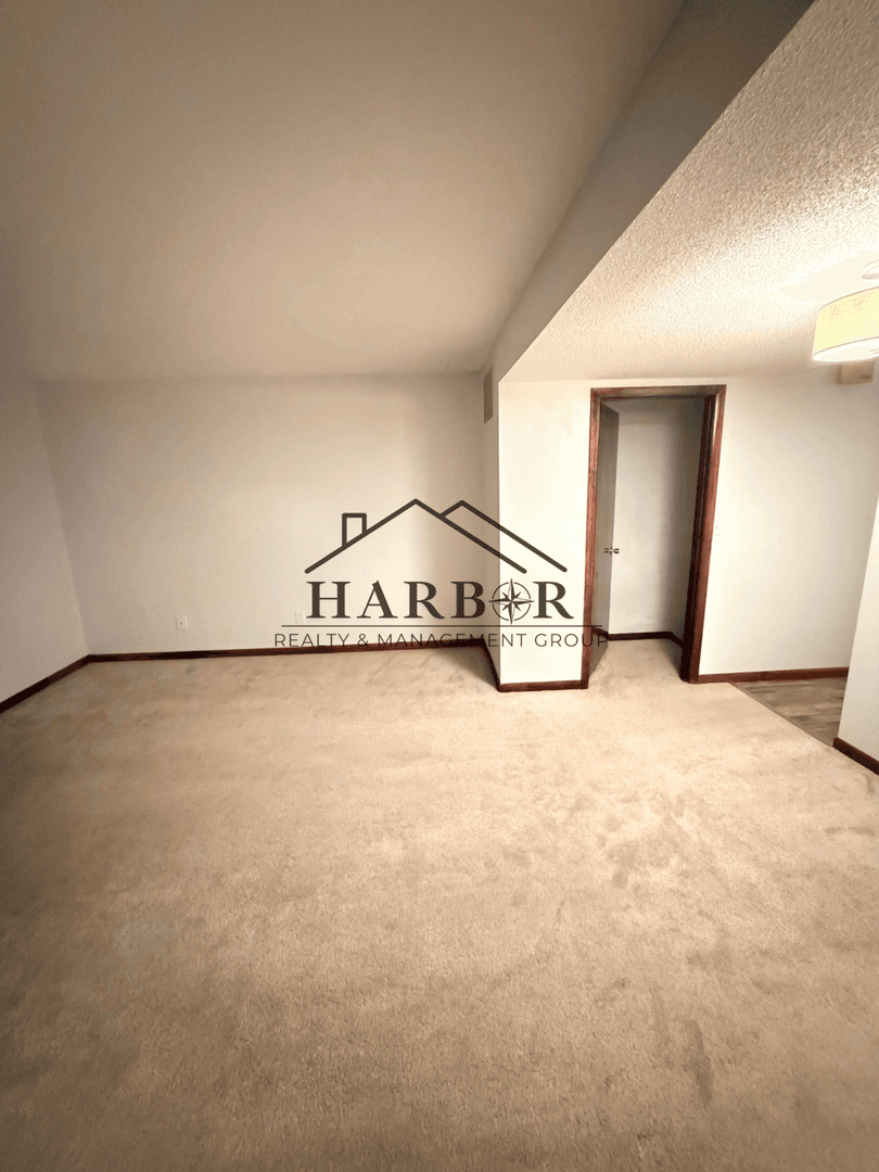 Owatonna House: 154 21st Street NW