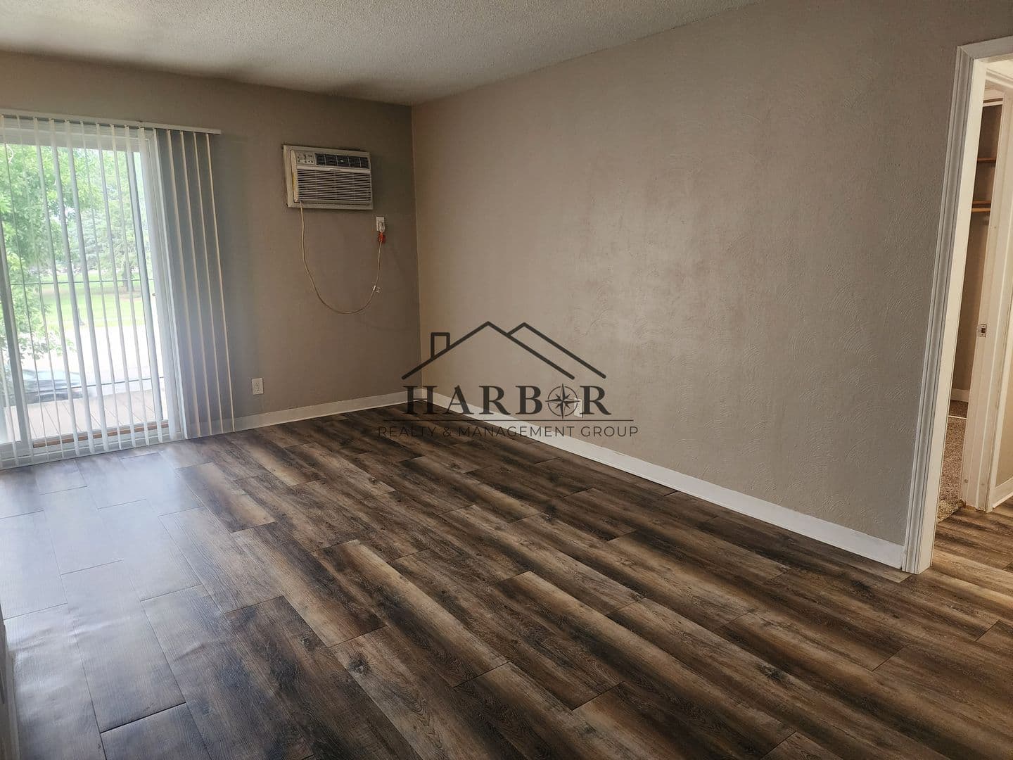 Austin Apartment: 900 14th Street NW