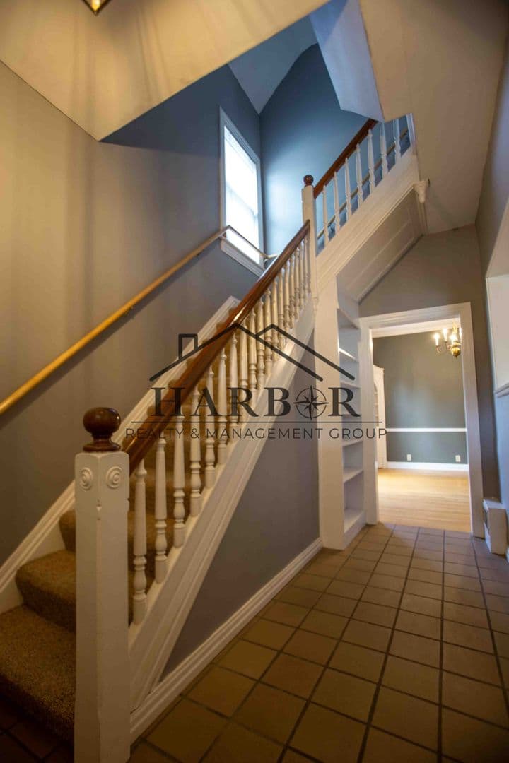 Rochester House: 825 6th Avenue SW