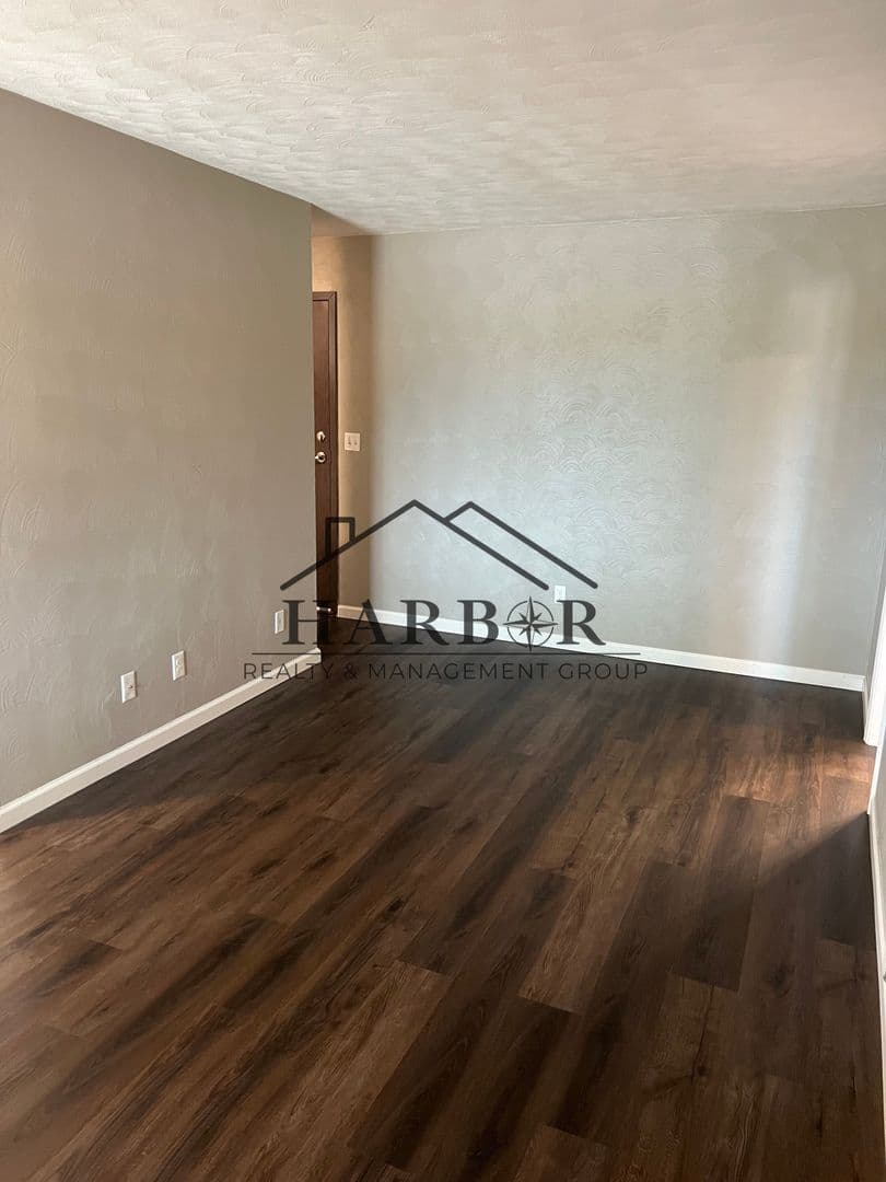 Austin Apartment: 900 14th Street NW