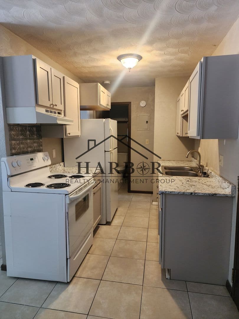 Austin Apartment: 900 14th Street NW