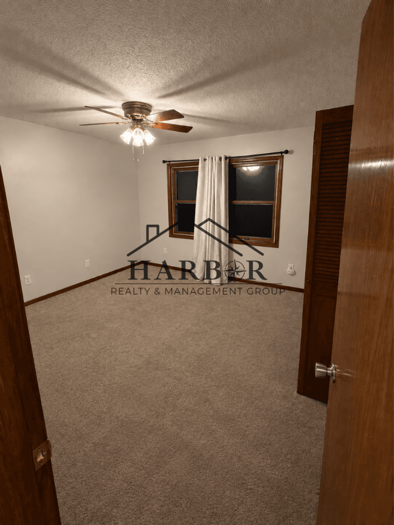Owatonna House: 154 21st Street NW