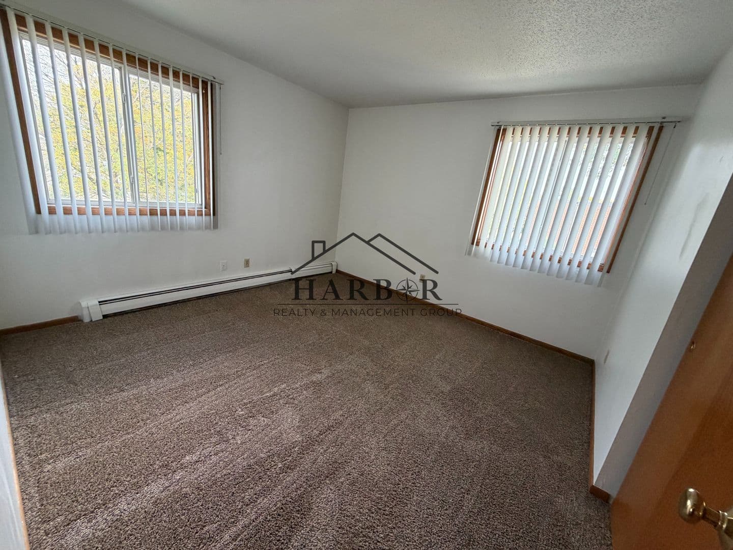 Hayfield Apartment: 110 2nd Ave NE