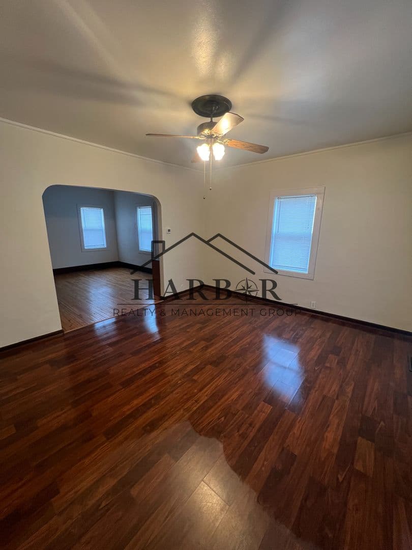 Austin House: 1005 1st Avenue SW