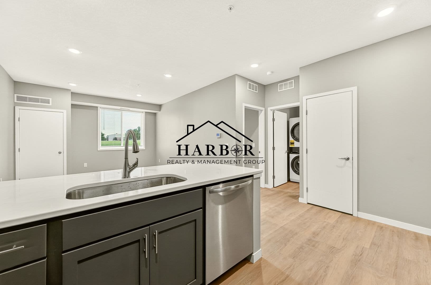 Kasson Apartment: 1401 4th Avenue Lane NE