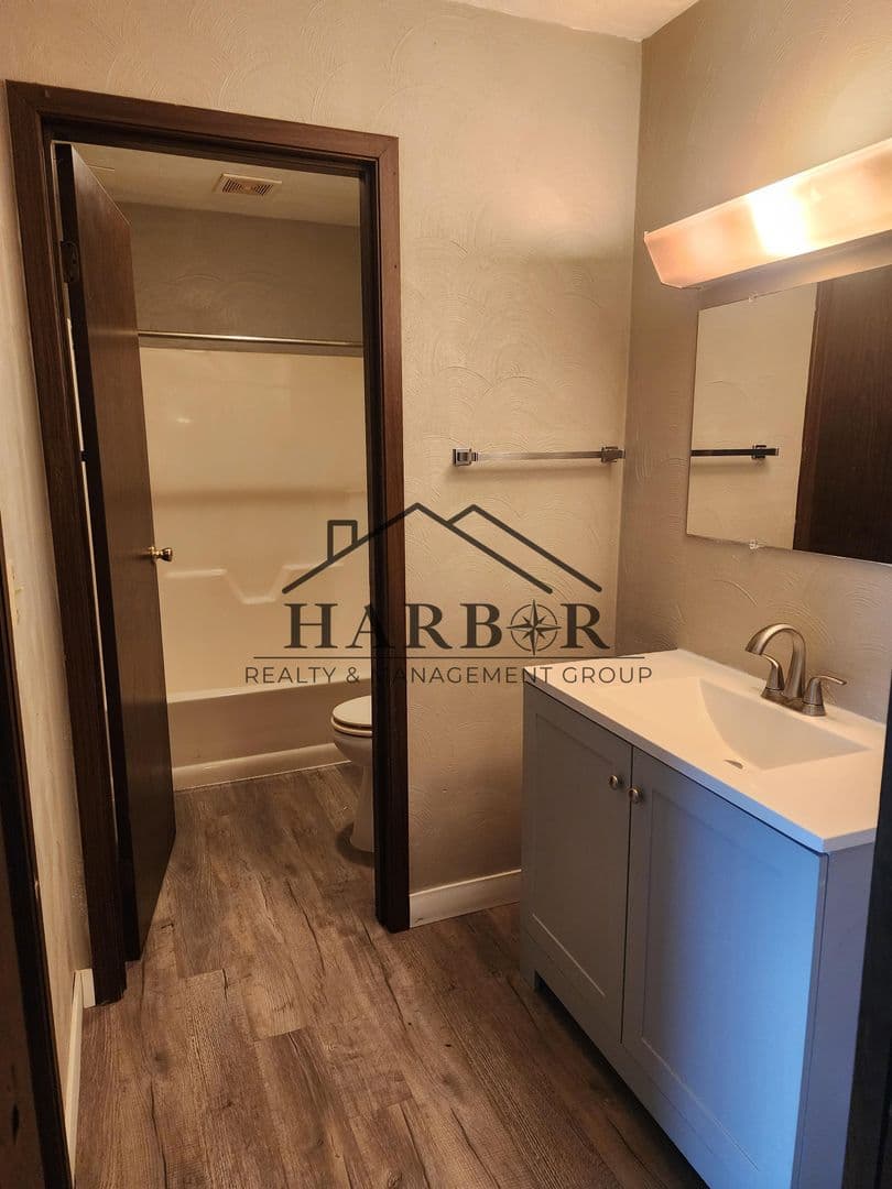 Austin Apartment: 900 14th Street NW