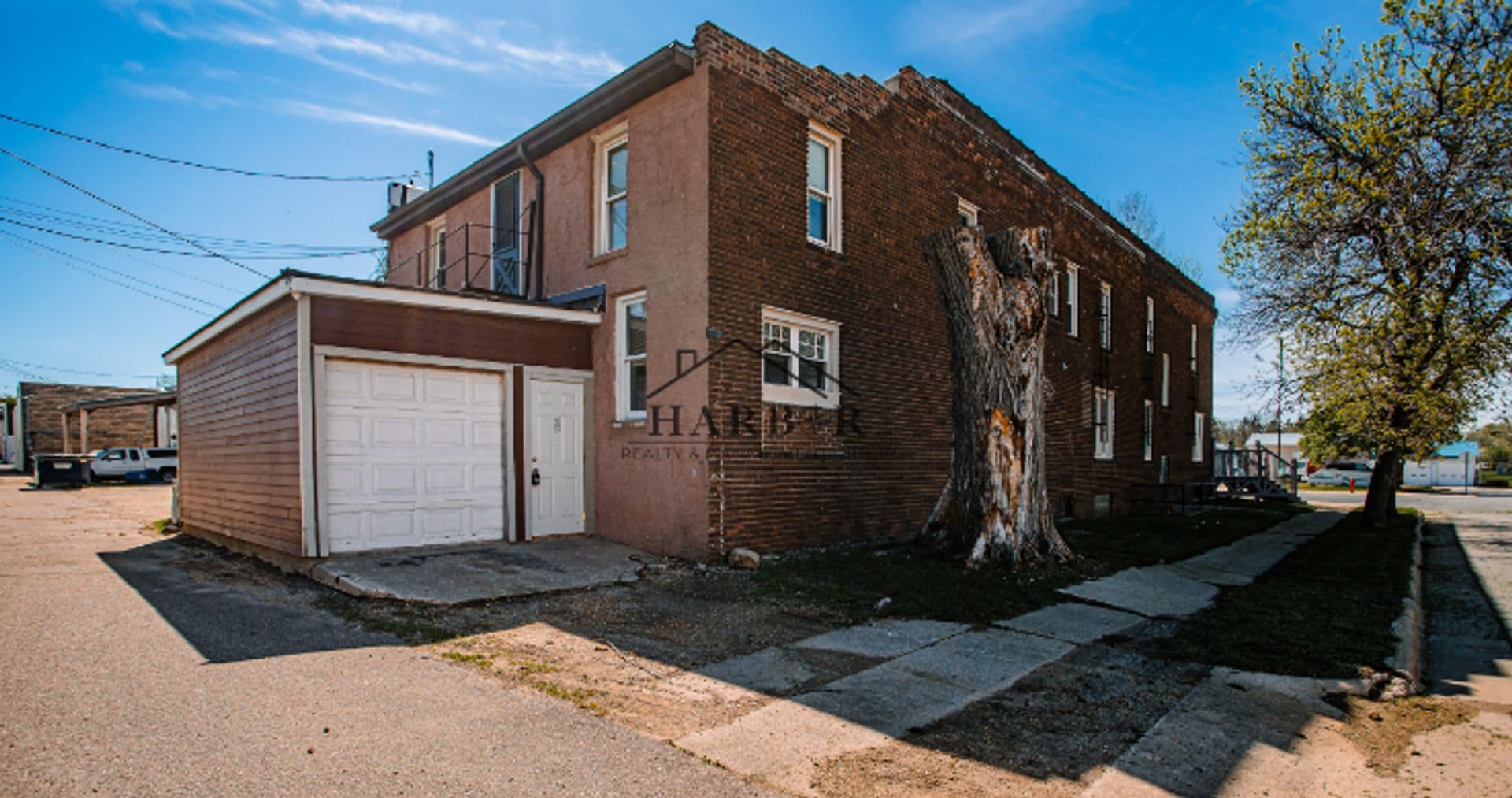 Hayfield Apartment: 24 W Main St