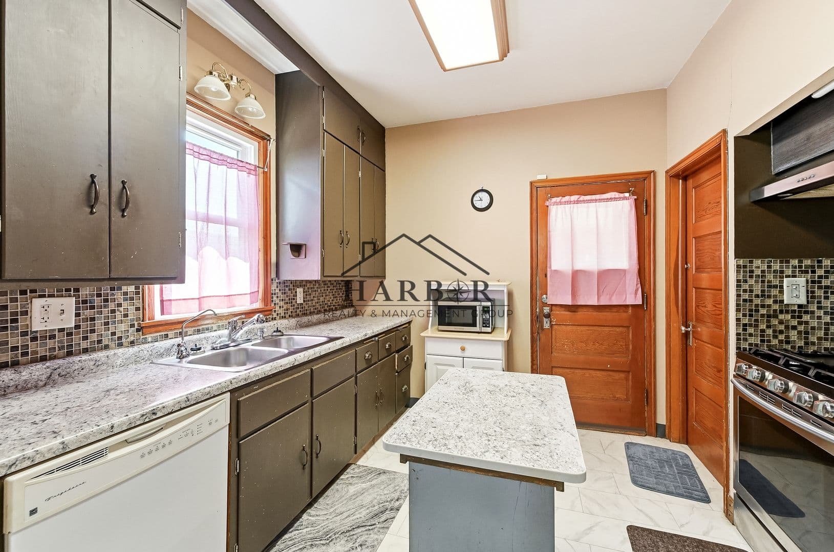 Rochester House: 228 8th Street NW