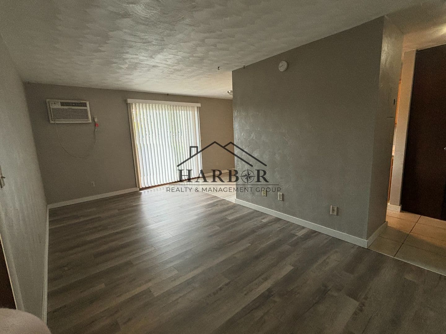 Austin Apartment: 900 14th Street NW