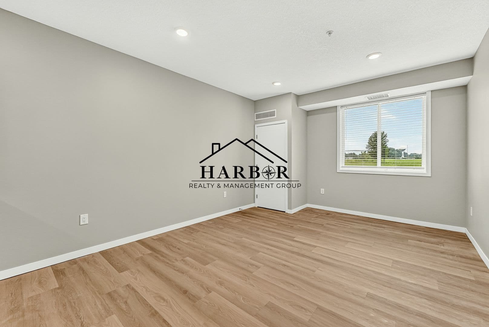 Kasson Apartment: 1401 4th Avenue Lane NE