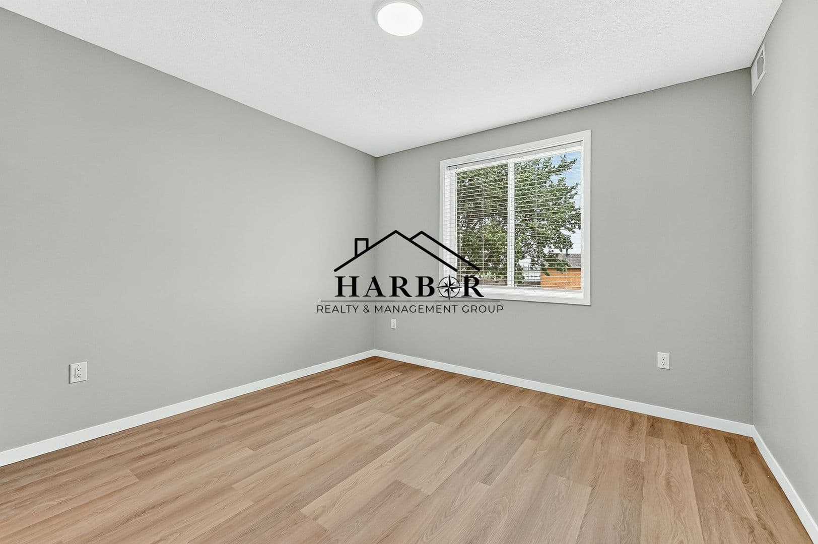 Kasson Apartment: 1401 4th Avenue Lane NE