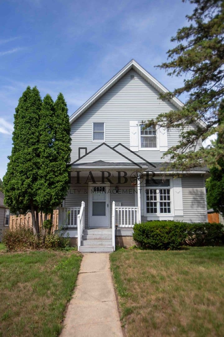 Rochester House: 825 6th Avenue SW