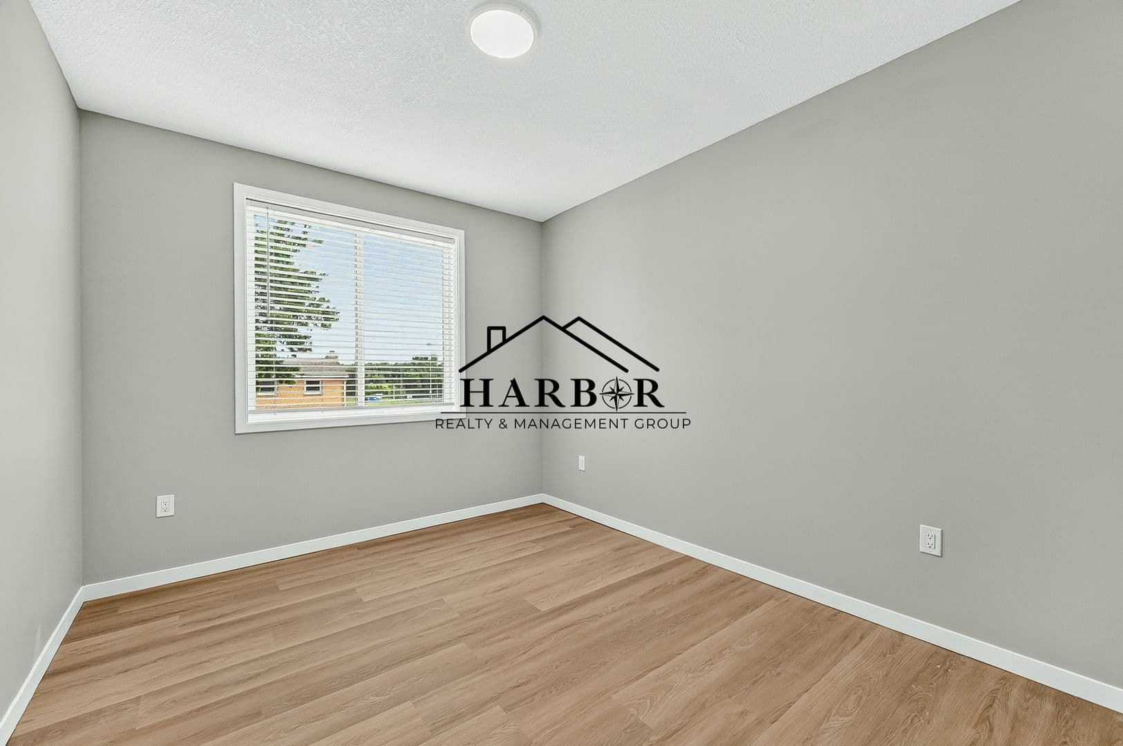 Kasson Apartment: 1401 4th Avenue Lane NE