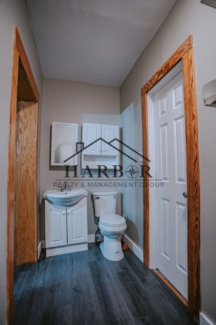 Hayfield Apartment: 24 W Main St