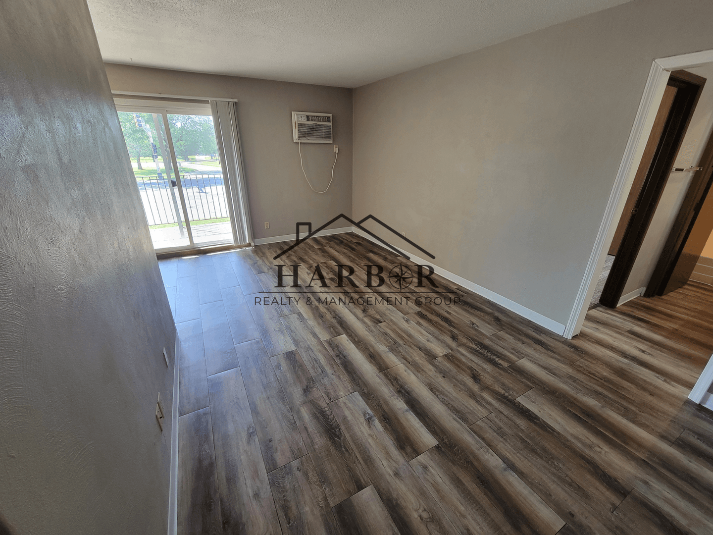 Austin Apartment: 900 14th Street NW