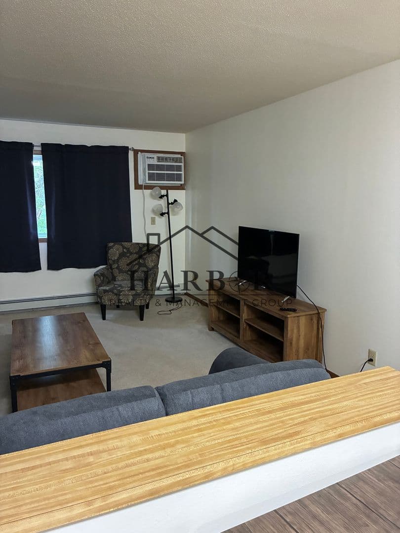Lamberton Apartment: 200 10th Avenue East