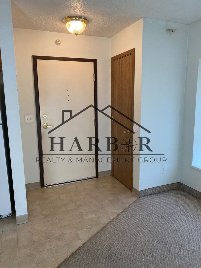 Spring Valley Apartment: 146 South Broadway Avenue