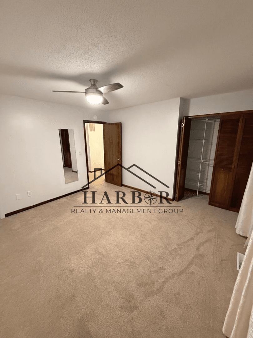 Owatonna House: 154 21st Street NW