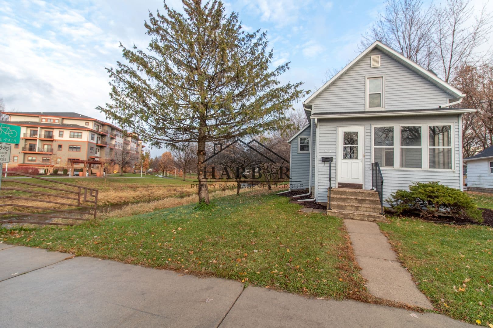 Rochester House: 224 9th Avenue Northwest
