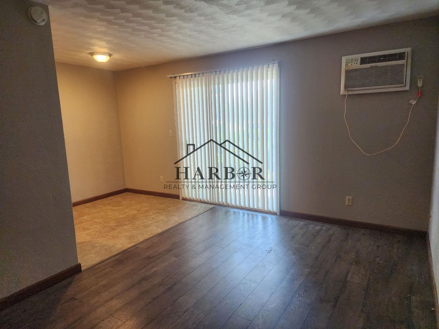 Austin Apartment: 900 14th Street NW