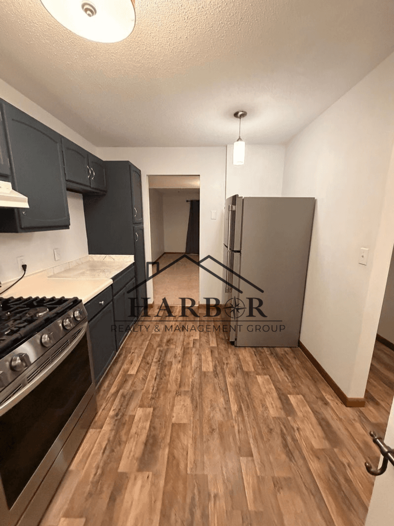 Owatonna House: 154 21st Street NW