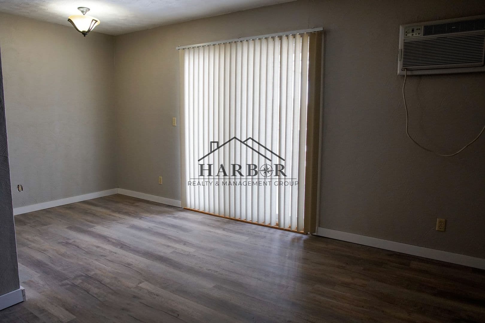 Austin Apartment: 900 14th Street NW