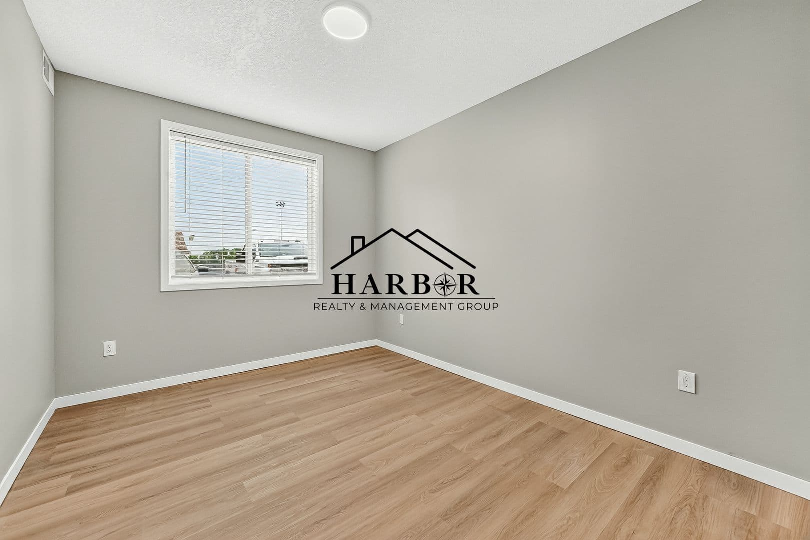 Kasson Apartment: 1401 4th Avenue Lane NE