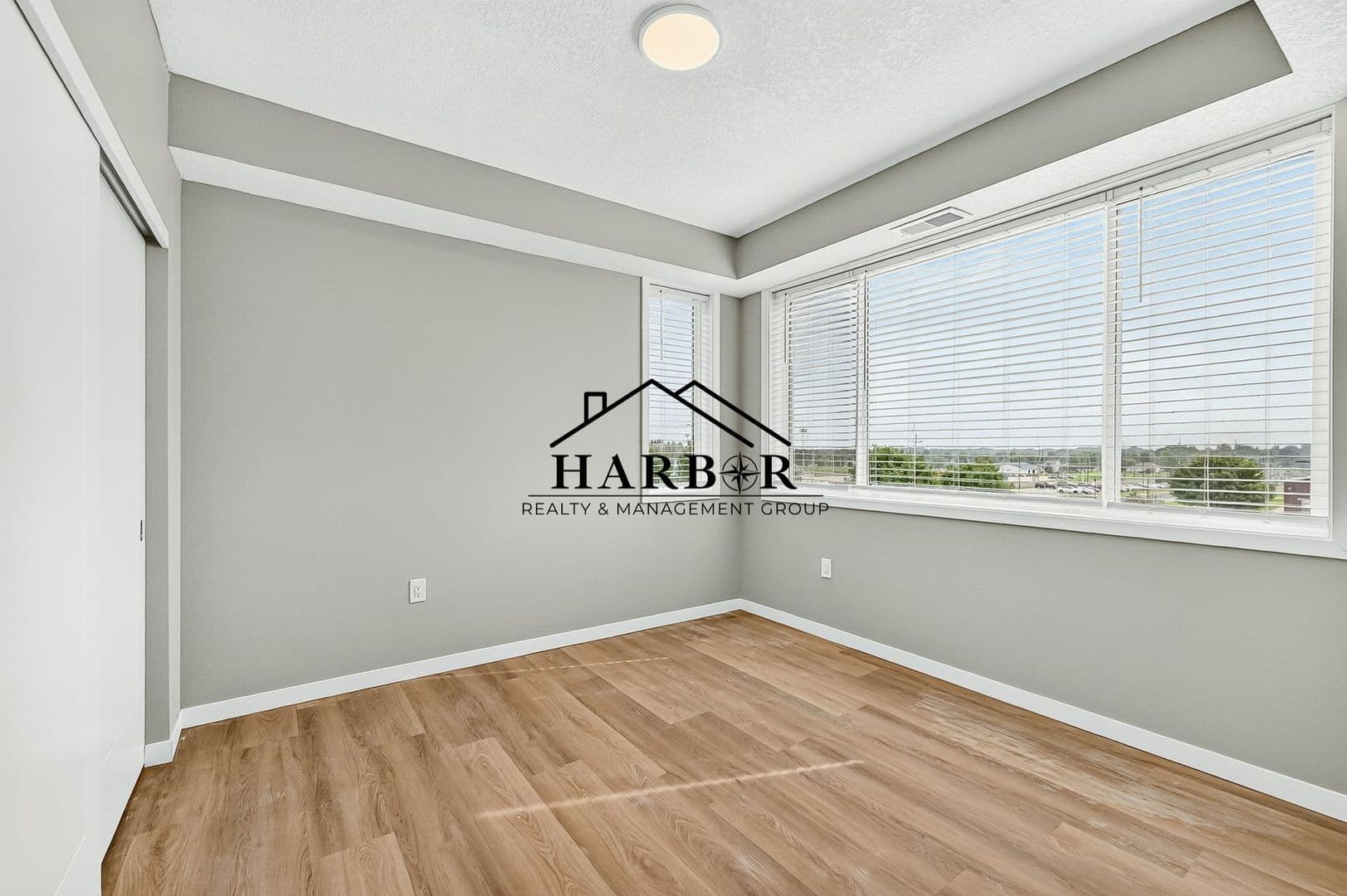 Kasson Apartment: 1401 4th Avenue Lane NE