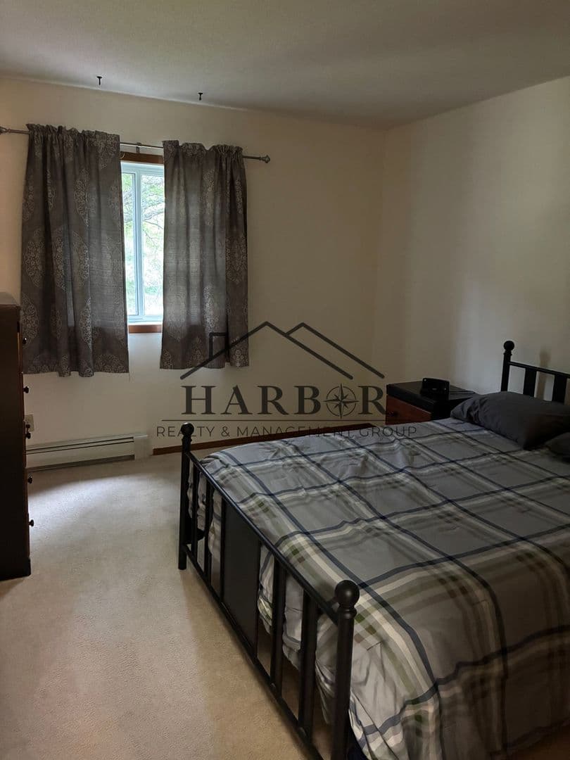 Lamberton Apartment: 200 10th Avenue East