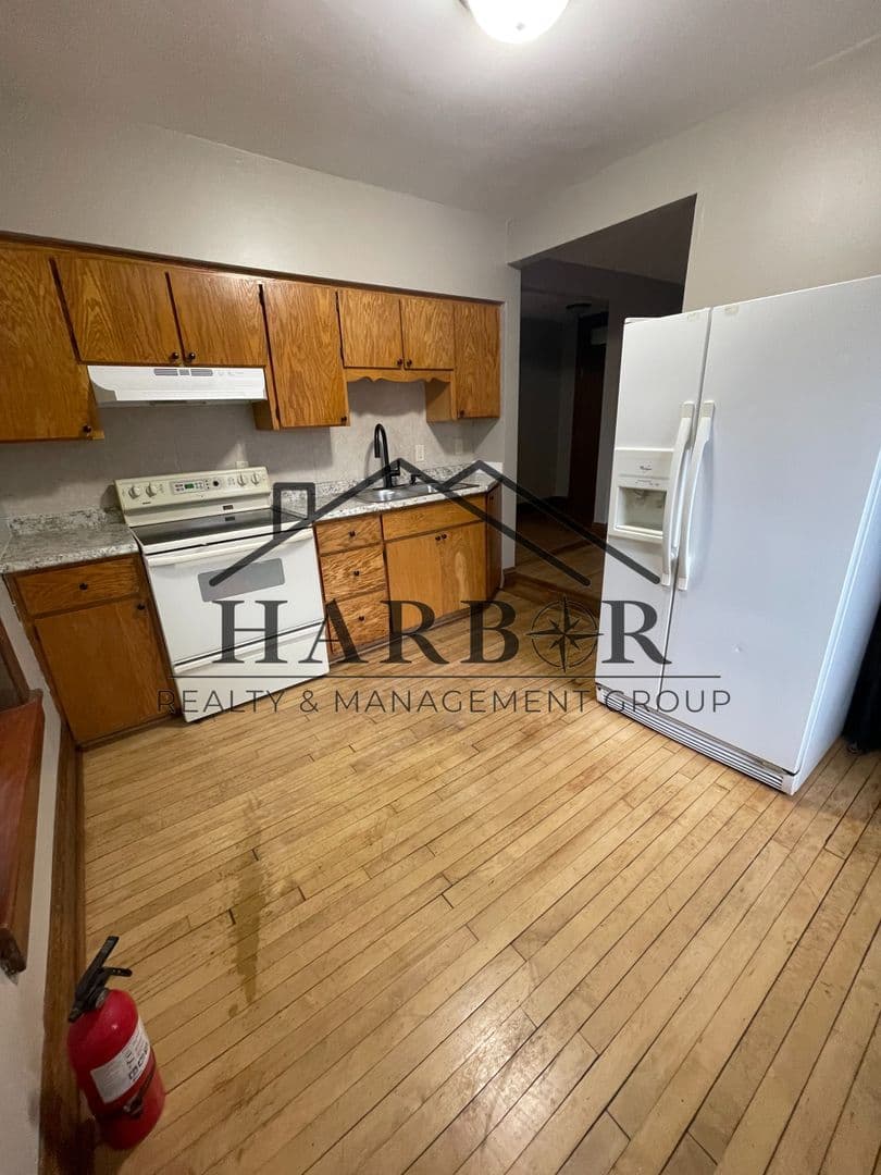 Hayfield Apartment: 24 W Main St